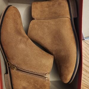 Girls Tan Suede Ankle Boots. Size 2. Cat And Jack